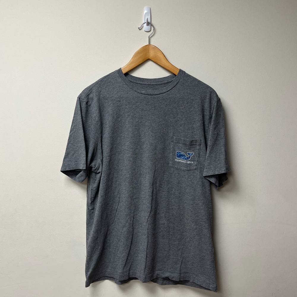 Vineyard Vines Shirt Mens Small Grey Short Sleeve Pocket Tee Whale Shark Graphic